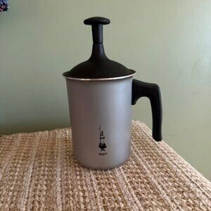 Bialetti Tutto Crema Manual Milk Frother Stove Top Black Gray Lattes Cappaccinos